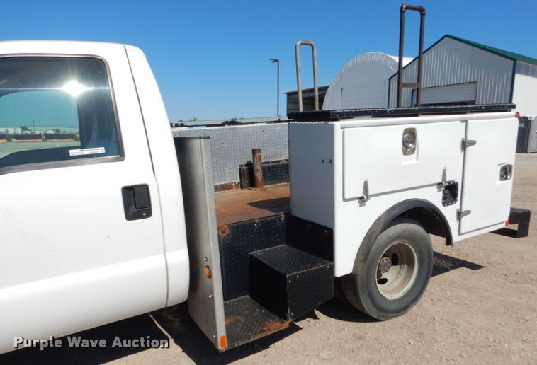 image for item FU9434 2003 Ford F350 Super Duty utility bed pickup truck