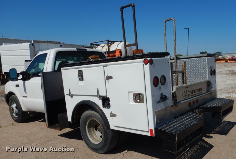 image for item FU9434 2003 Ford F350 Super Duty utility bed pickup truck