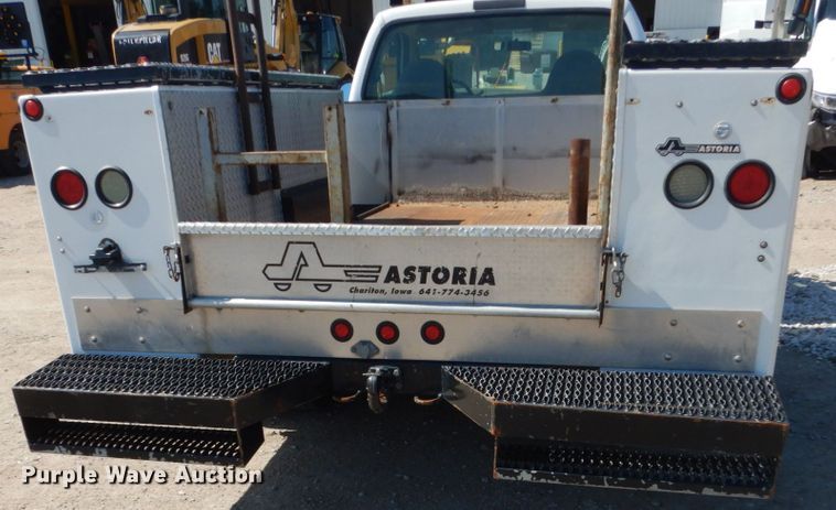 image for item FU9434 2003 Ford F350 Super Duty utility bed pickup truck