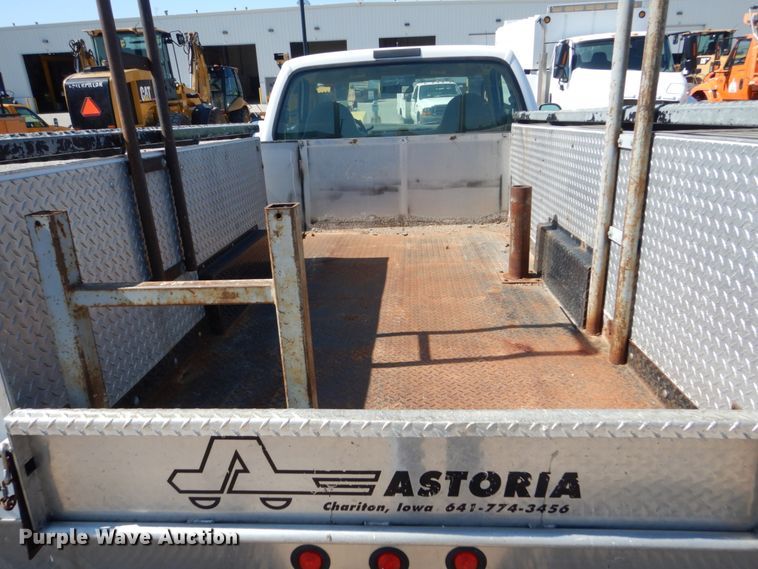 image for item FU9434 2003 Ford F350 Super Duty utility bed pickup truck