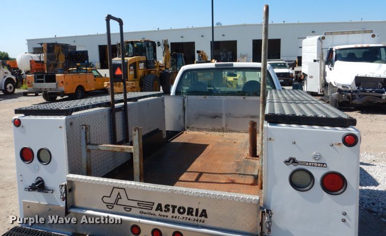 image for item FU9434 2003 Ford F350 Super Duty utility bed pickup truck