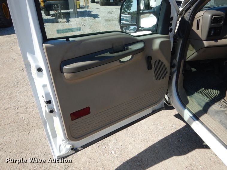 image for item FU9434 2003 Ford F350 Super Duty utility bed pickup truck