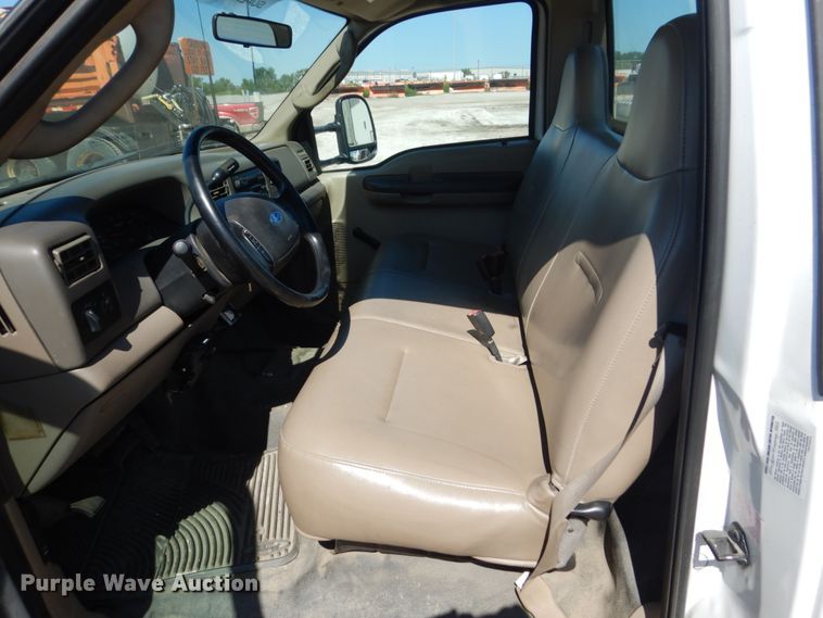 image for item FU9434 2003 Ford F350 Super Duty utility bed pickup truck