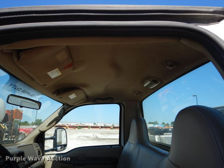 image for item FU9434 2003 Ford F350 Super Duty utility bed pickup truck