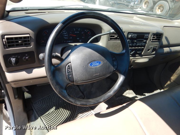 image for item FU9434 2003 Ford F350 Super Duty utility bed pickup truck