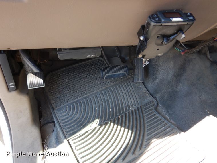 image for item FU9434 2003 Ford F350 Super Duty utility bed pickup truck