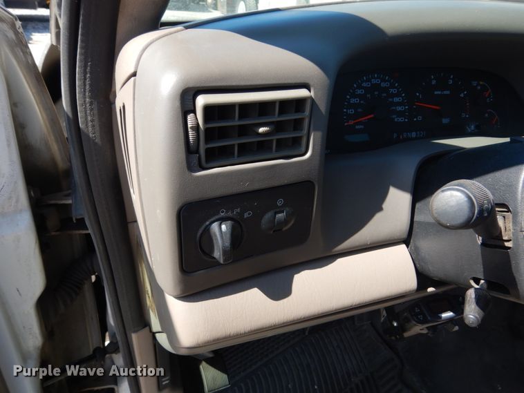 image for item FU9434 2003 Ford F350 Super Duty utility bed pickup truck