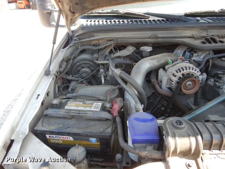 image for item FU9434 2003 Ford F350 Super Duty utility bed pickup truck