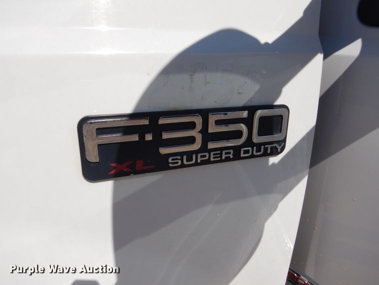 image for item FU9434 2003 Ford F350 Super Duty utility bed pickup truck