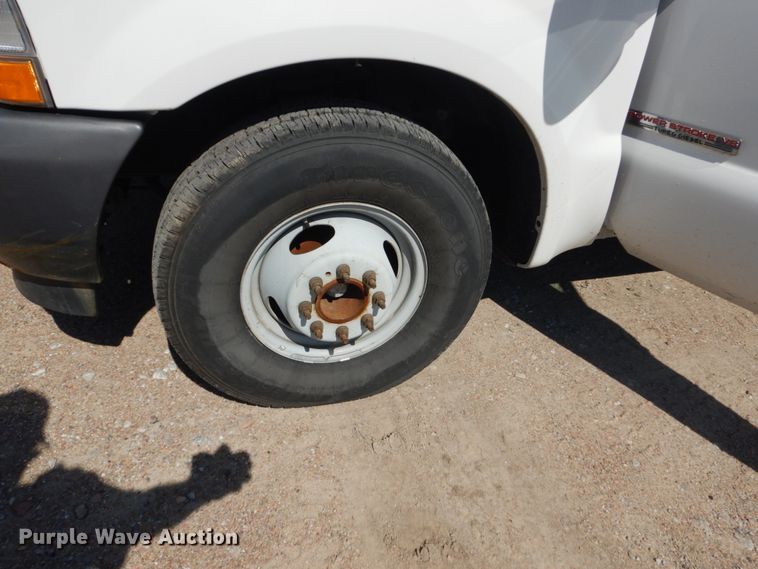 image for item FU9434 2003 Ford F350 Super Duty utility bed pickup truck