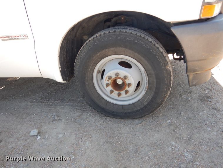 image for item FU9434 2003 Ford F350 Super Duty utility bed pickup truck