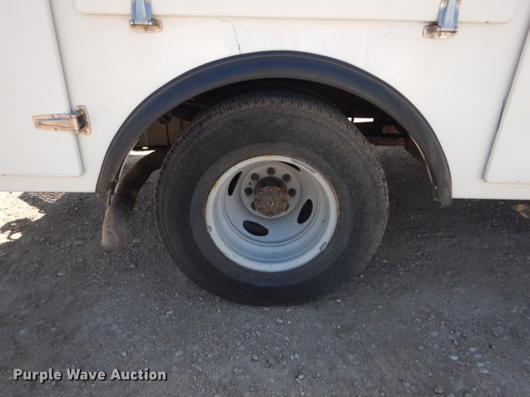 image for item FU9434 2003 Ford F350 Super Duty utility bed pickup truck