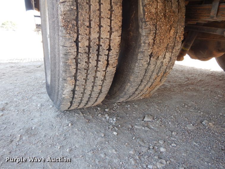 image for item FU9434 2003 Ford F350 Super Duty utility bed pickup truck