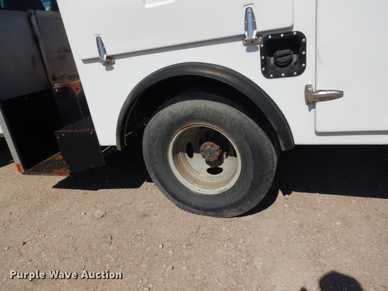 image for item FU9434 2003 Ford F350 Super Duty utility bed pickup truck