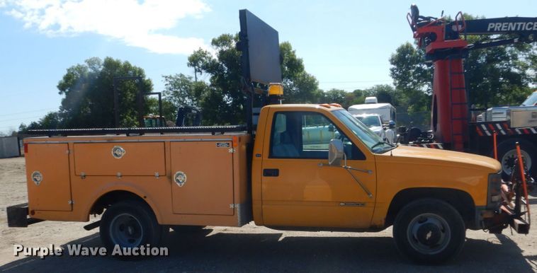 image for item FU9435 1998 Chevrolet C3500 utility bed pickup truck