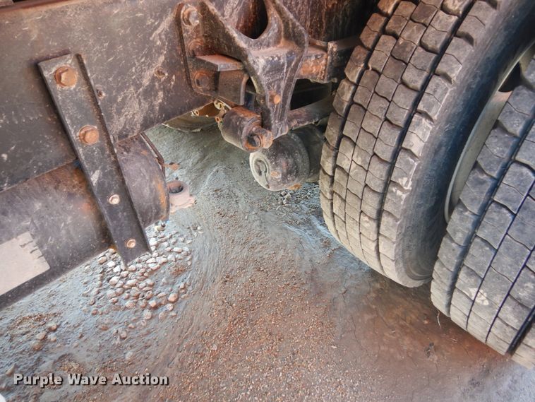 image for item FU9437 2018 International 4300 chipper truck