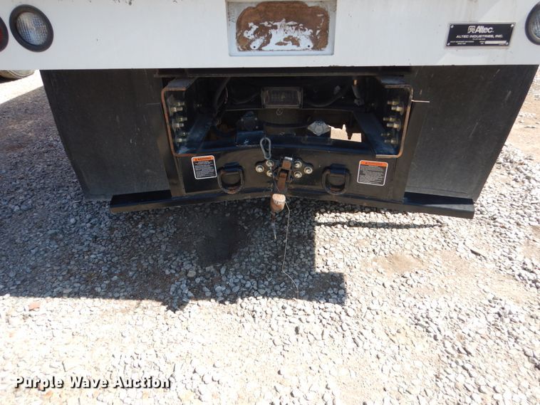 image for item FU9437 2018 International 4300 chipper truck