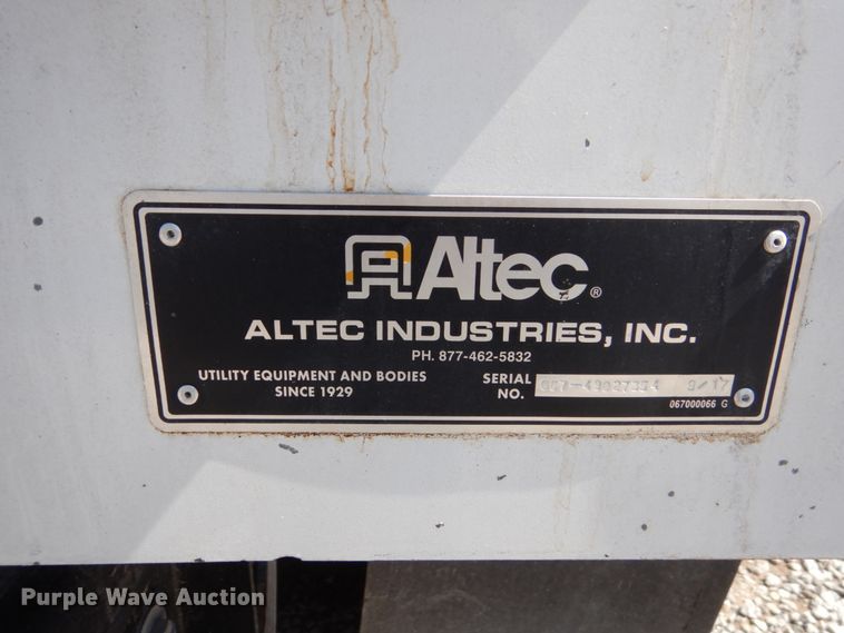 image for item FU9437 2018 International 4300 chipper truck