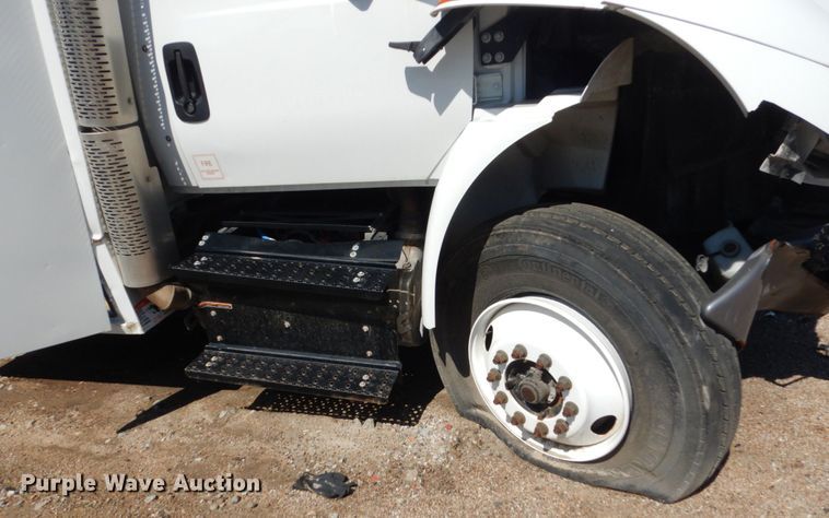 image for item FU9437 2018 International 4300 chipper truck