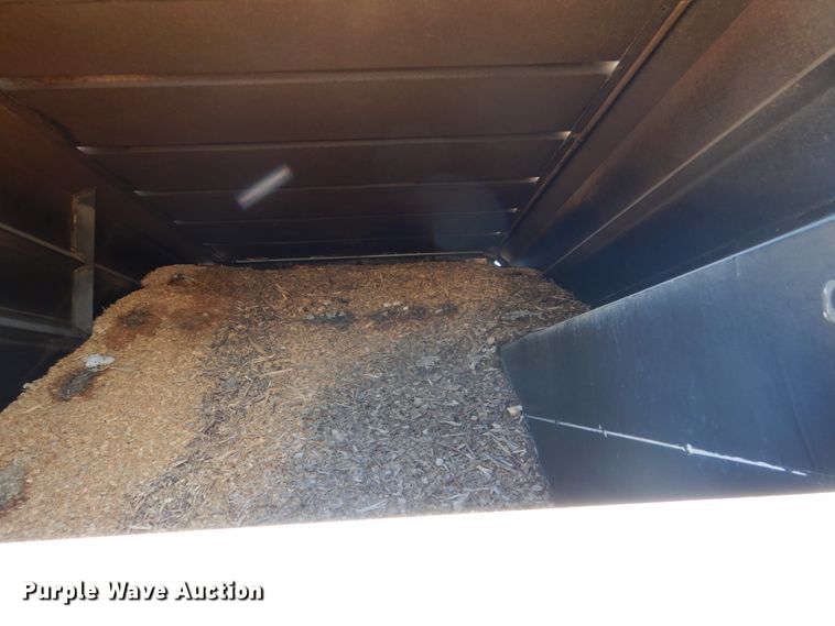 image for item FU9437 2018 International 4300 chipper truck