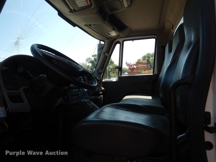 image for item FU9437 2018 International 4300 chipper truck