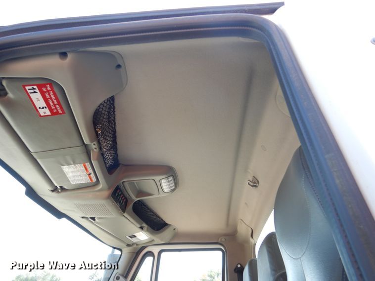 image for item FU9437 2018 International 4300 chipper truck