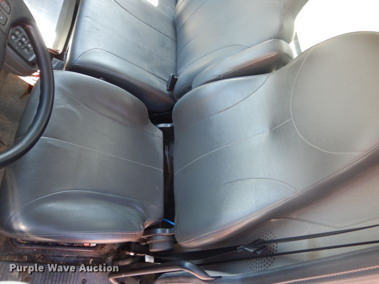 image for item FU9437 2018 International 4300 chipper truck