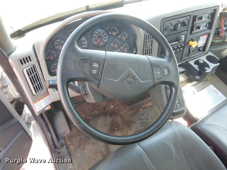 image for item FU9437 2018 International 4300 chipper truck