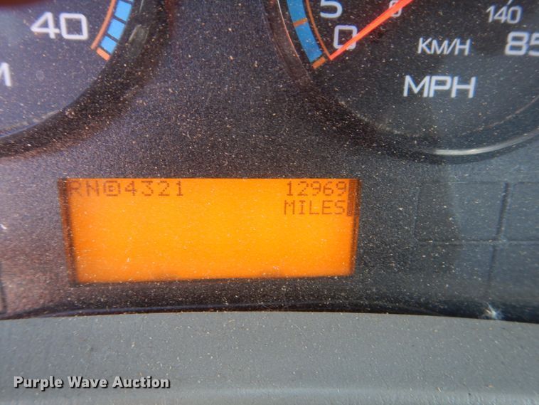 image for item FU9437 2018 International 4300 chipper truck