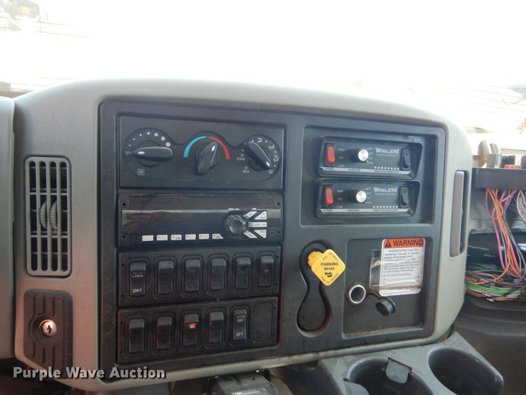 image for item FU9437 2018 International 4300 chipper truck