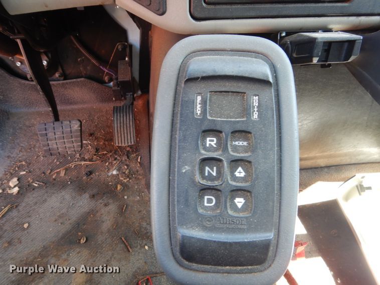 image for item FU9437 2018 International 4300 chipper truck