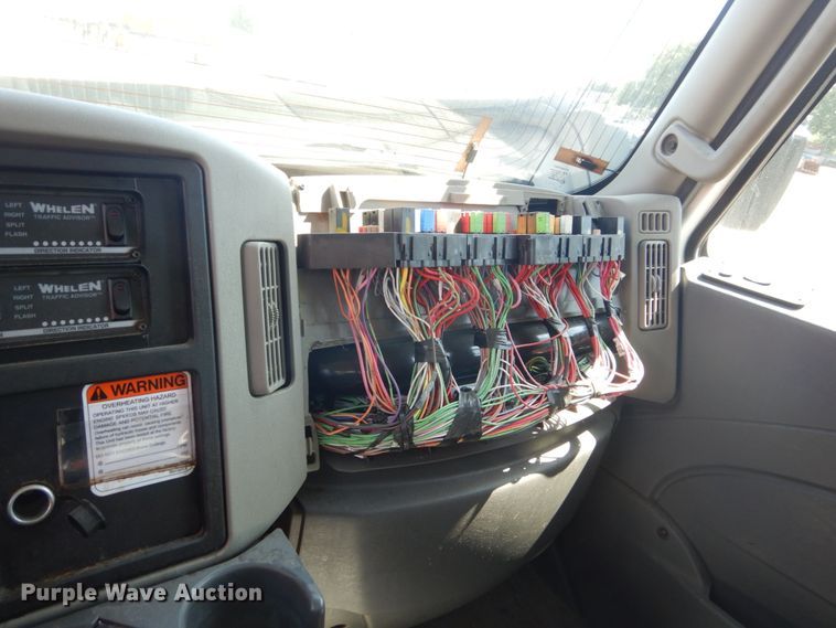 image for item FU9437 2018 International 4300 chipper truck