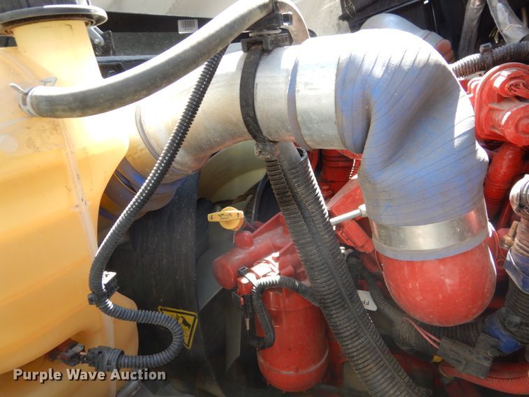 image for item FU9437 2018 International 4300 chipper truck