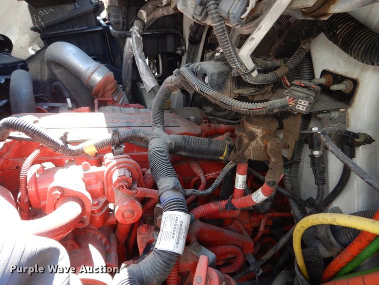 image for item FU9437 2018 International 4300 chipper truck