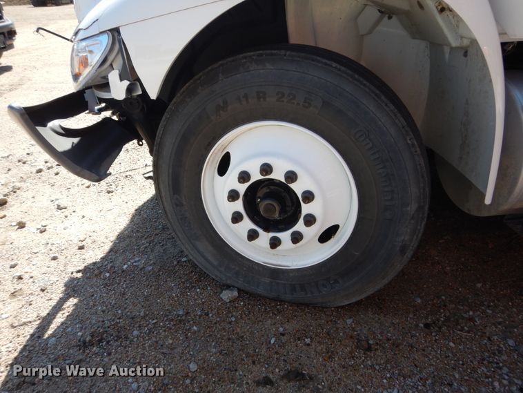 image for item FU9437 2018 International 4300 chipper truck