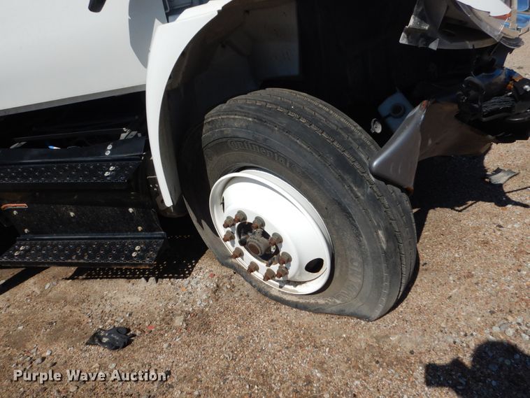 image for item FU9437 2018 International 4300 chipper truck