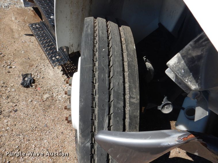 image for item FU9437 2018 International 4300 chipper truck