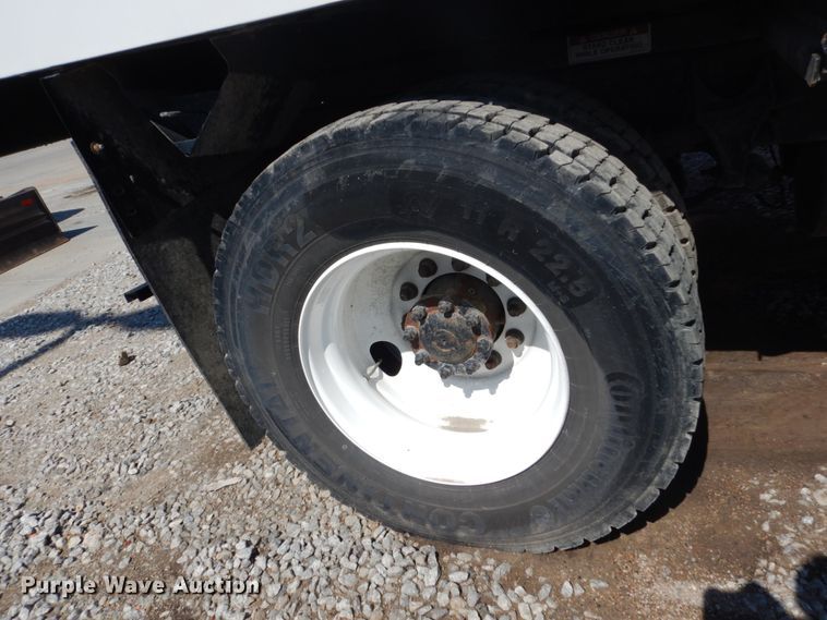 image for item FU9437 2018 International 4300 chipper truck