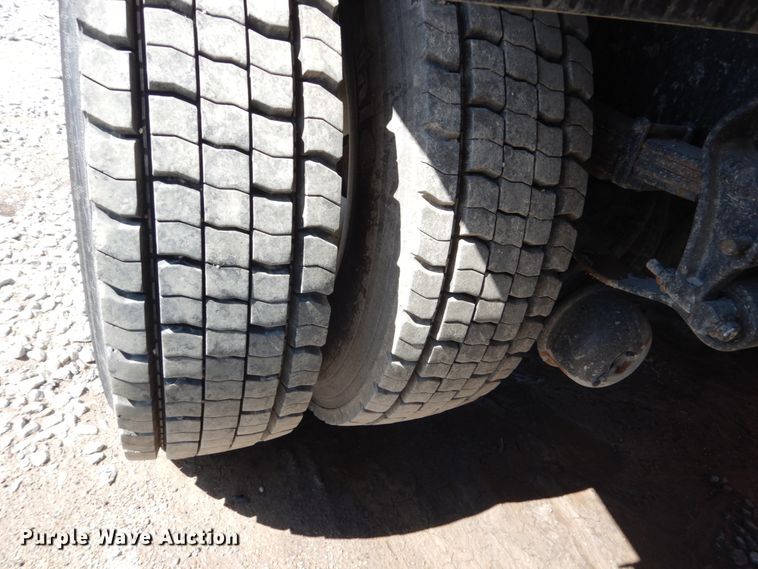 image for item FU9437 2018 International 4300 chipper truck