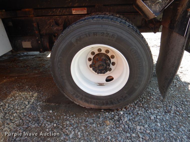 image for item FU9437 2018 International 4300 chipper truck