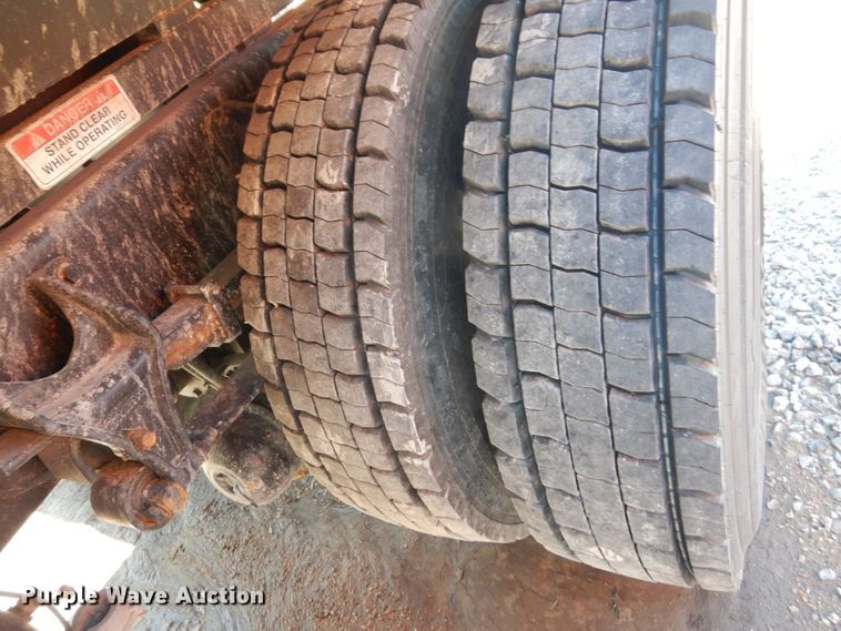 image for item FU9437 2018 International 4300 chipper truck