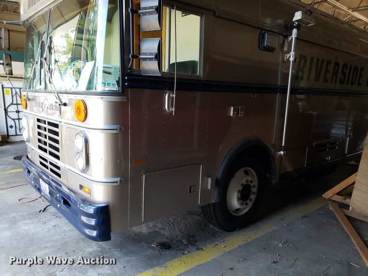 image for item FW9510 1972 International Blue Bird school bus