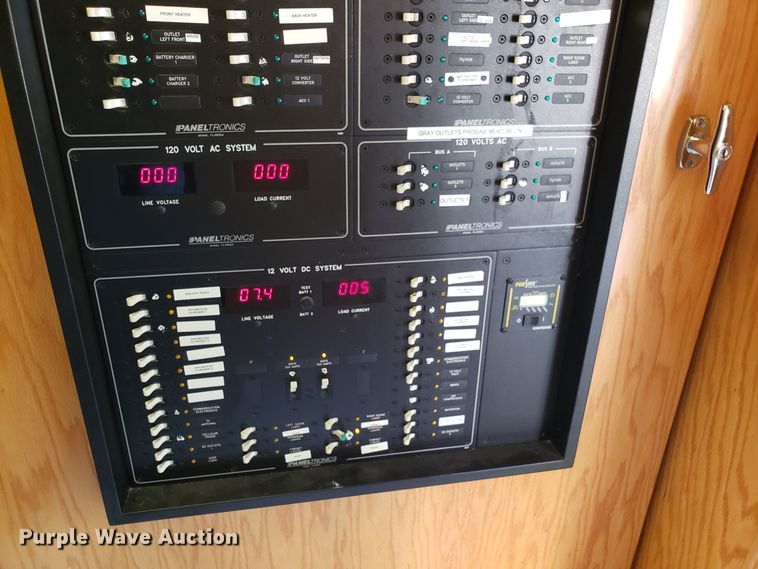 image for item FW9510 1972 International Blue Bird school bus