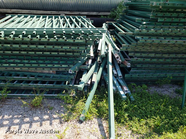 image for item FW9514 Approximately 200 aluminum fencing panels