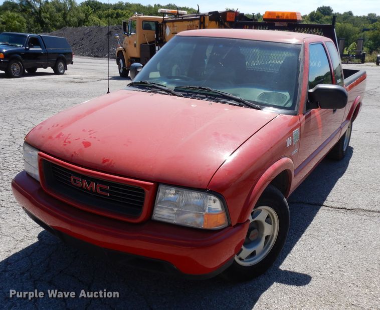 image for item GG9117 2000 GMC Sonoma Ext. Cab pickup truck
