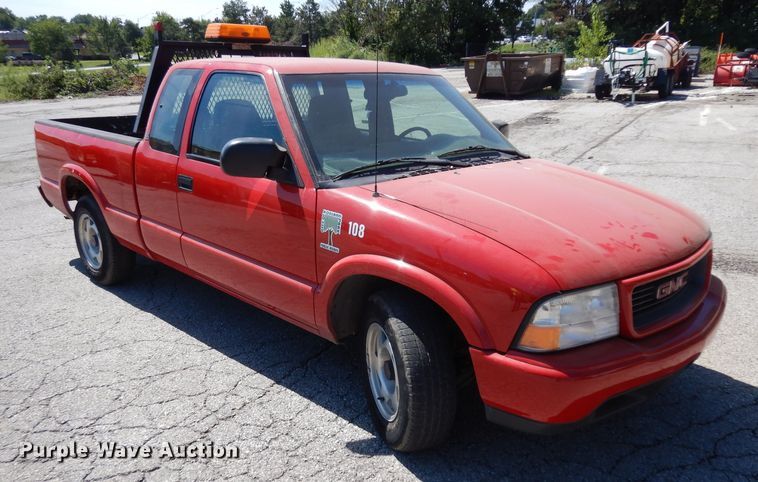 image for item GG9117 2000 GMC Sonoma Ext. Cab pickup truck
