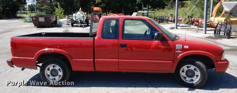 image for item GG9117 2000 GMC Sonoma Ext. Cab pickup truck