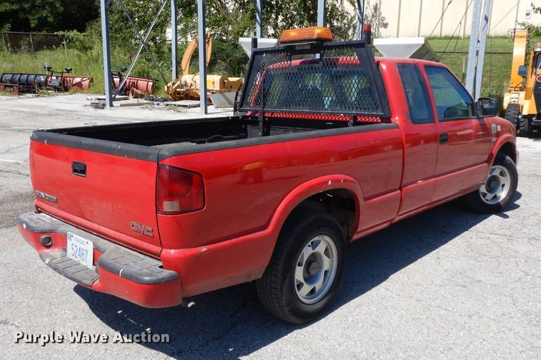 image for item GG9117 2000 GMC Sonoma Ext. Cab pickup truck