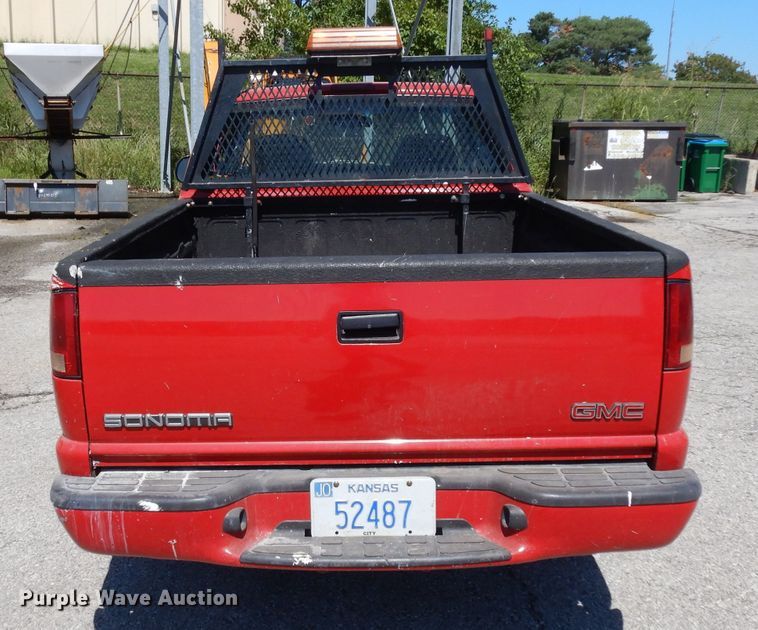 image for item GG9117 2000 GMC Sonoma Ext. Cab pickup truck