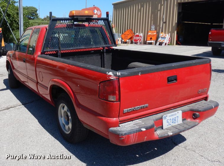image for item GG9117 2000 GMC Sonoma Ext. Cab pickup truck